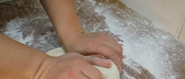 半斤红豆,1斤面粉,不用烤箱,教你做创意红豆包,比发糕还好吃