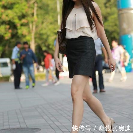 连衣裙|街拍连衣裙+高跟鞋的搭配,体现女性的魅力,彰显成熟韵味!