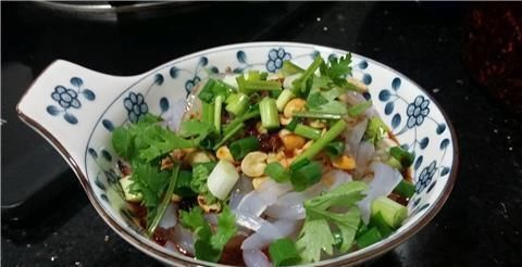 哈气|凉粉,又麻又辣吃得直流汗水,嘴直哈气