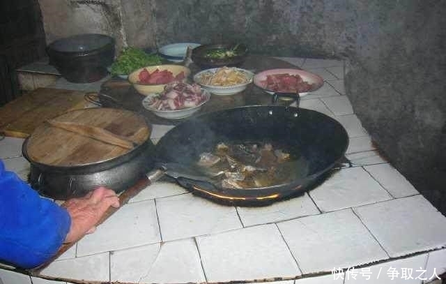 农村|农村人都知道,城里人见不到的,地锅做的菜才是最香最好吃的