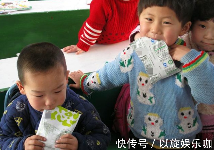 差距|双胞胎哥哥“每天一杯牛奶”,弟弟“从不喝牛奶”,3大差距明显