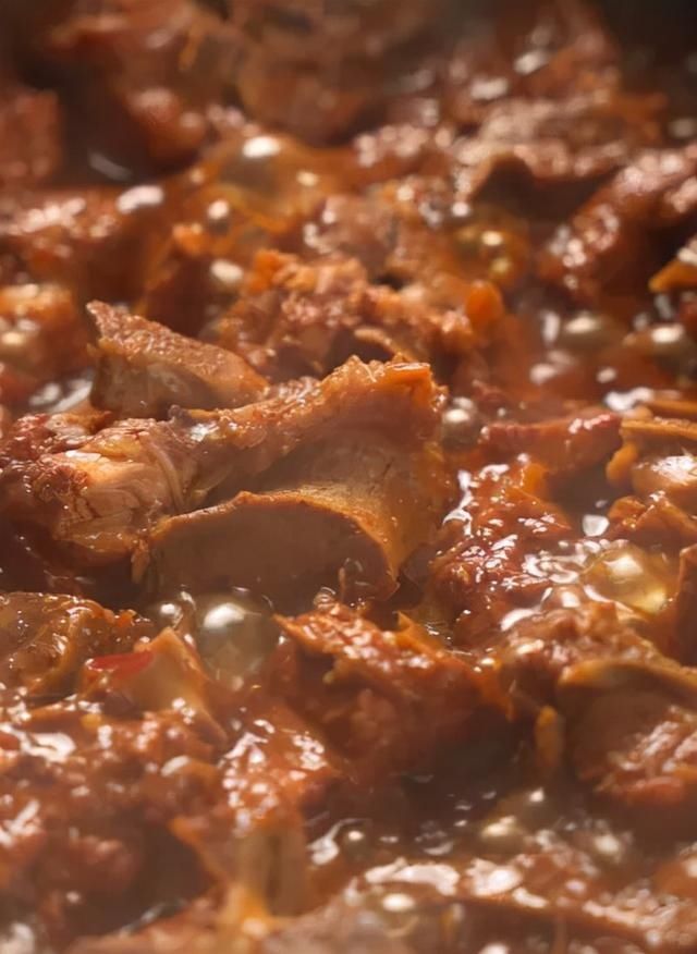 大骨|色香浓郁酱大骨，一口忘掉人生苦