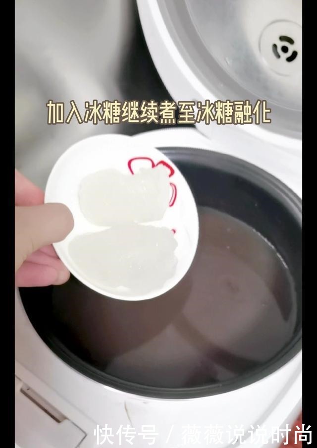 它和红豆一起煮,皱纹消失了,嘴巴不臭了,秀发慢慢变乌黑柔顺