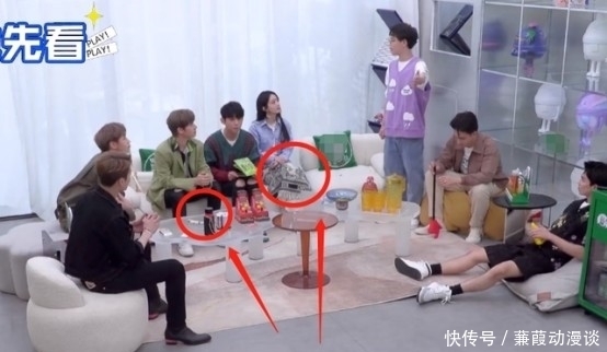 赵丽颖|眼里终于有了光!赵丽颖录节目全程笑脸,8位男星陪玩全程捧场