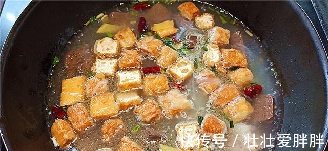 鸭血豆腐炖粉丝这样做,汤鲜味美,做了满满一大锅吃的非常爽!