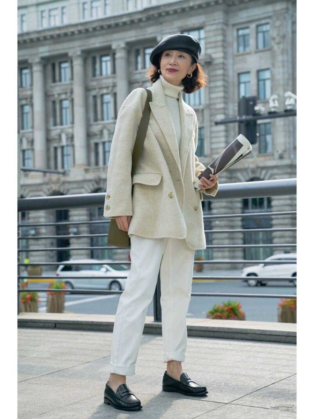 直筒裤 冬天大衣别再配裙子了!与卷边直筒裤搭配,保暖舒适还有气场