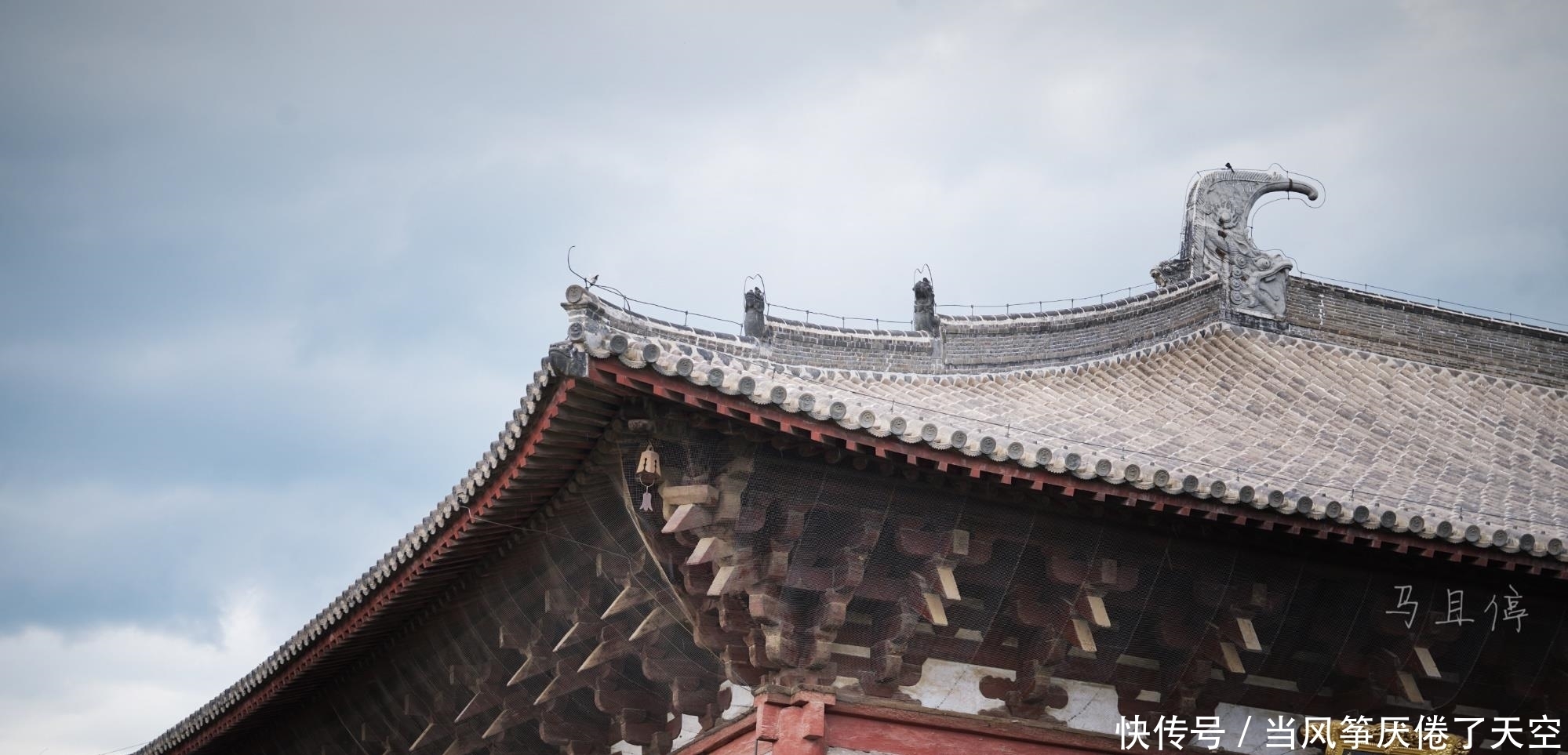 辽宁小城有一古寺, 经历五次大难千年不倒, 面阔九间为中国第一佛殿