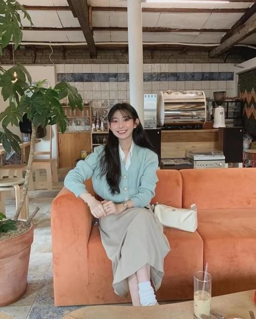 衬衫 + 衬衫，衬衫 + 薄外套，今春照着穿，稳赢