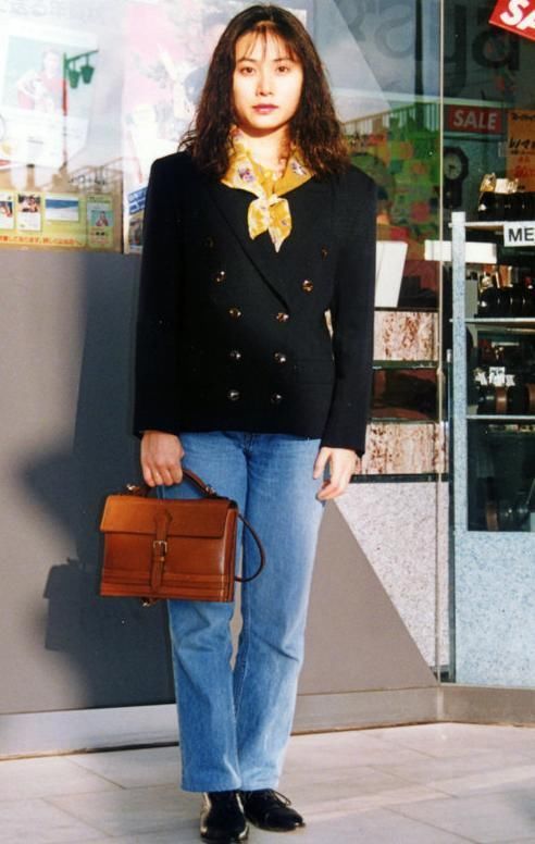 多潮|90年代的日本街拍有多潮？素人都背LV、香奈儿，大牌傍身好时髦