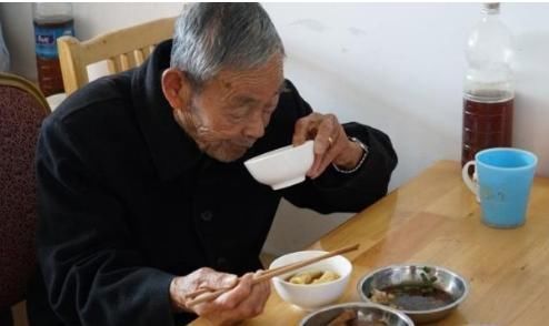 此处的毛发越多,越容易长寿,公认的长寿特征