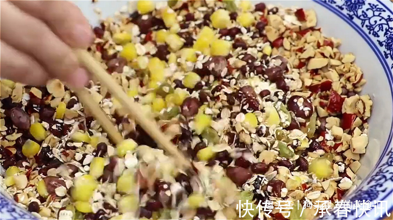 水晶|红豆不要炒豆沙了，教你一道水晶杂粮包，软糯香甜，好吃不胖