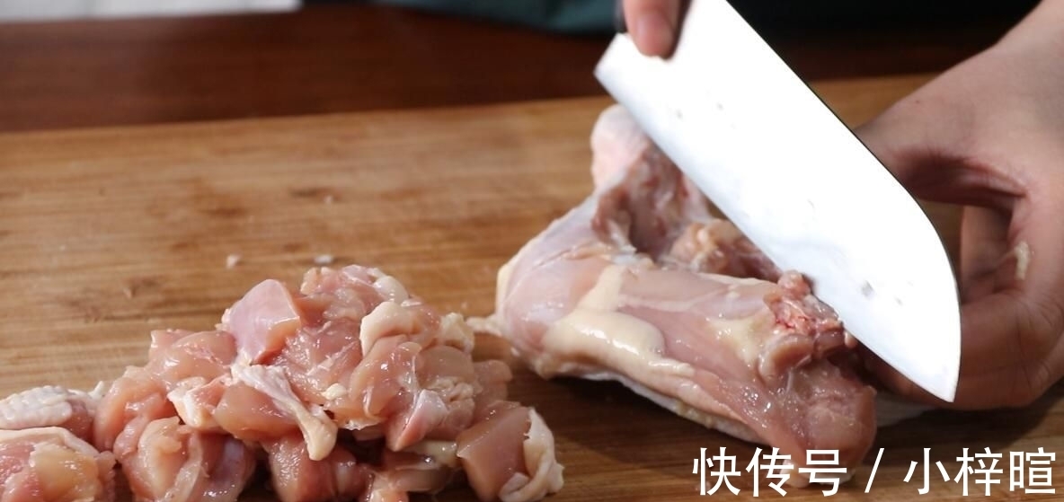 葱油鸡|用烤箱做的纸包葱油鸡,比红烧鸡还香,做法太简单了