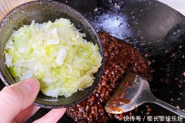 酱肉包子|酱肉包怎么做才好吃教你一个秘制配方,咸甜美味,用料精确到克