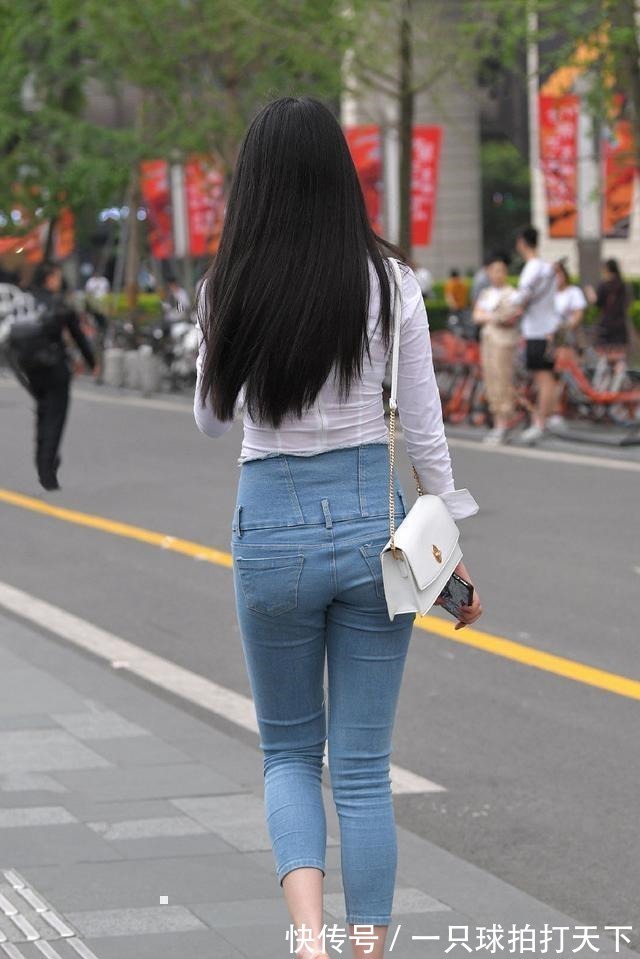 减龄 自信漂亮的打底裤装扮尽显甜美风格,美出自己的风格,青春减龄