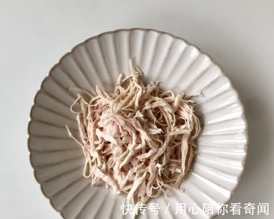 鸡胸肉|适合夏天的五彩凉拌鸡丝鱼面，低脂低卡，清爽好吃不油腻