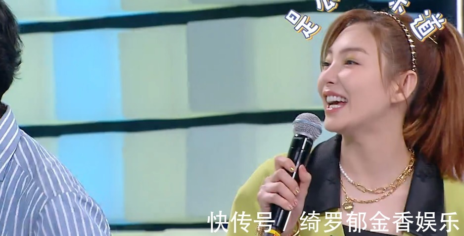 劃水|《快本》張雨綺劃水被抓包,站何炅身邊發(fā)呆,才上四期就學(xué)謝娜!