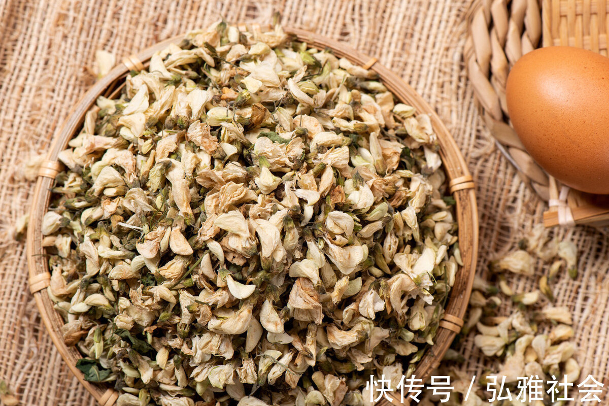 槐花|又到了吃槐花的季节，教你2个保存技巧，一年四季都能吃到鲜槐花