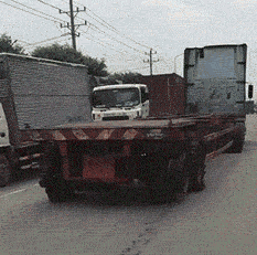 |搞笑GIF: 这也太神奇了吧 女友的鞋袜是怎么脱成这样的?