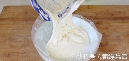牛奶鸡蛋|做饼时,别再用水和面了,试试新吃法,不揉面不擀面,比吃肉还香