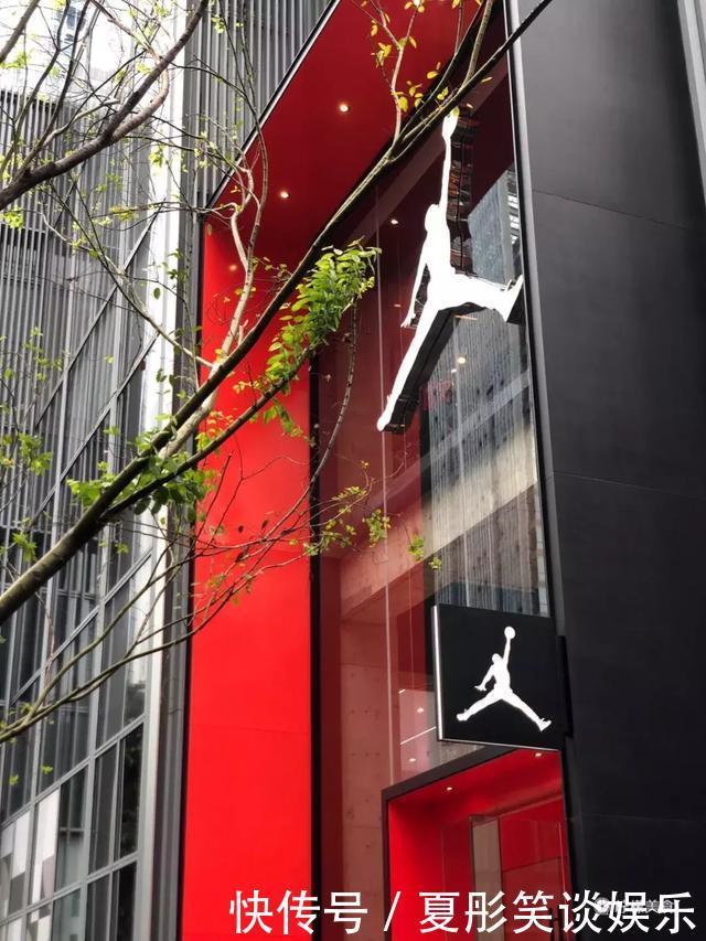 亚洲最大JORDAN旗舰店开业,我冒雨把“黑粉脚趾”买到手了!