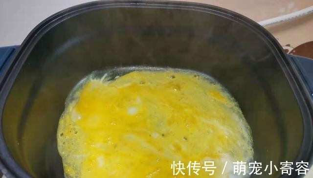 我家三人早餐，面食小吃丰富营养，蔬菜水果齐上桌，暖胃管饱