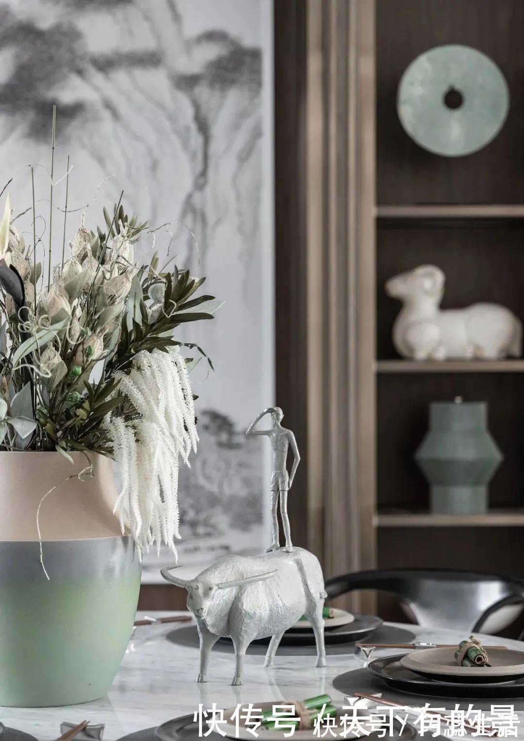 骑士精神|越来越多人装修选择中式风,像她的165㎡之家,入户就是诗意