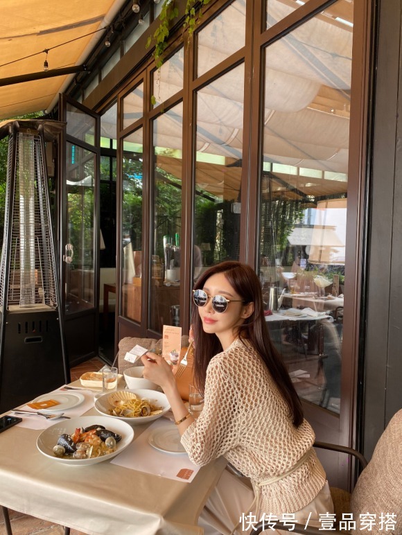 蜂蜜甜杏|女神孙允珠高清时尚搭配:蜂蜜甜杏网纱曼哈顿绅士上衣