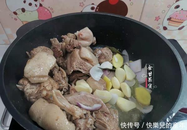 我们家常做的家常菜肴，简单炖一炖上桌，鲜而不腻每次光盘