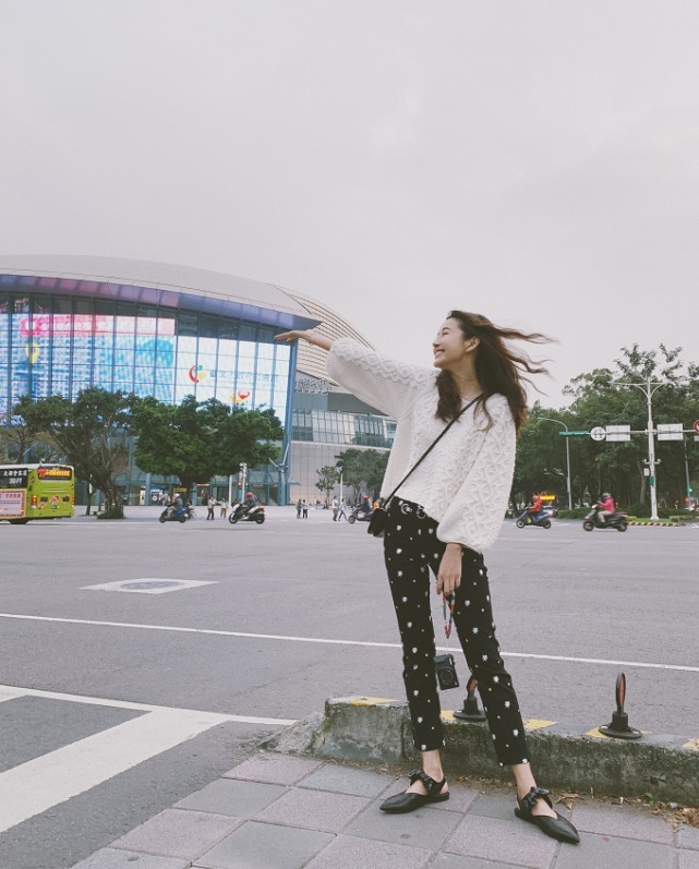 一事件|难怪陈赫非要娶张子萱,穿的裤子比袜子还短,“漫画腿”我也喜欢