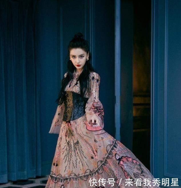 披头散发 女人别再披头散发了,太显老!今年流行这5种发型,减龄显脸小