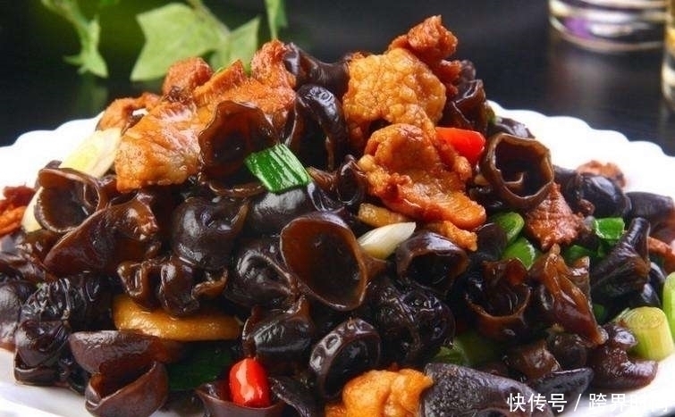 此物|忠告炒木耳不能放此物,吃了对身体不好,现在知道还不晚