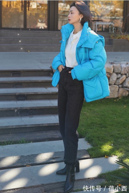 时髦 冬日“羽绒服”不用买多,学会搭配下装才是关键,不费力就很时髦