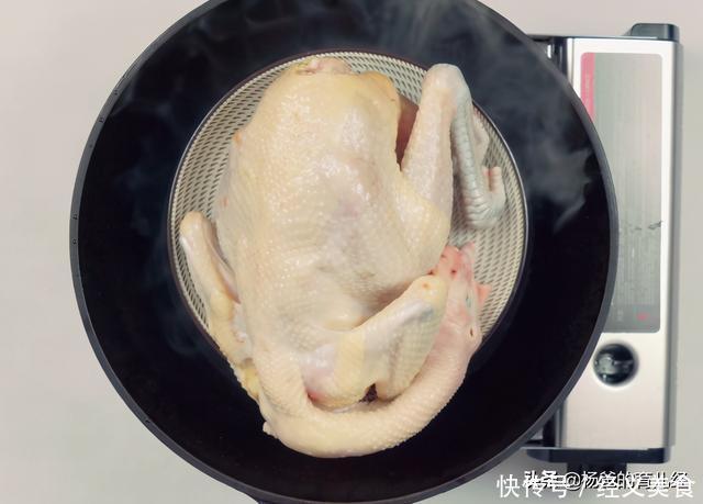 孩子爱吃的葱油白切鸡，无须水煮，软嫩鲜香，解馋又营养的家常菜