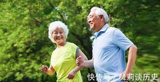 睡眠时间|中老年人几点起床最好？60岁以后，每天睡多长时间最合适？