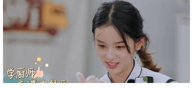 宁静|《中餐厅》偶像包袱最重的嘉宾,别人在忙她补妆,比宁静还能化