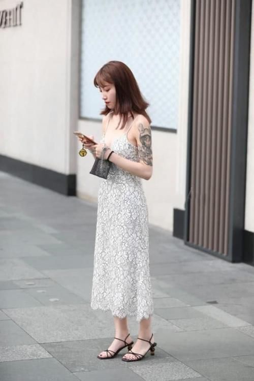 穿搭|小姐姐穿着瑜伽裤和运动背心，尽显婀娜多姿，少妇的身材尽显