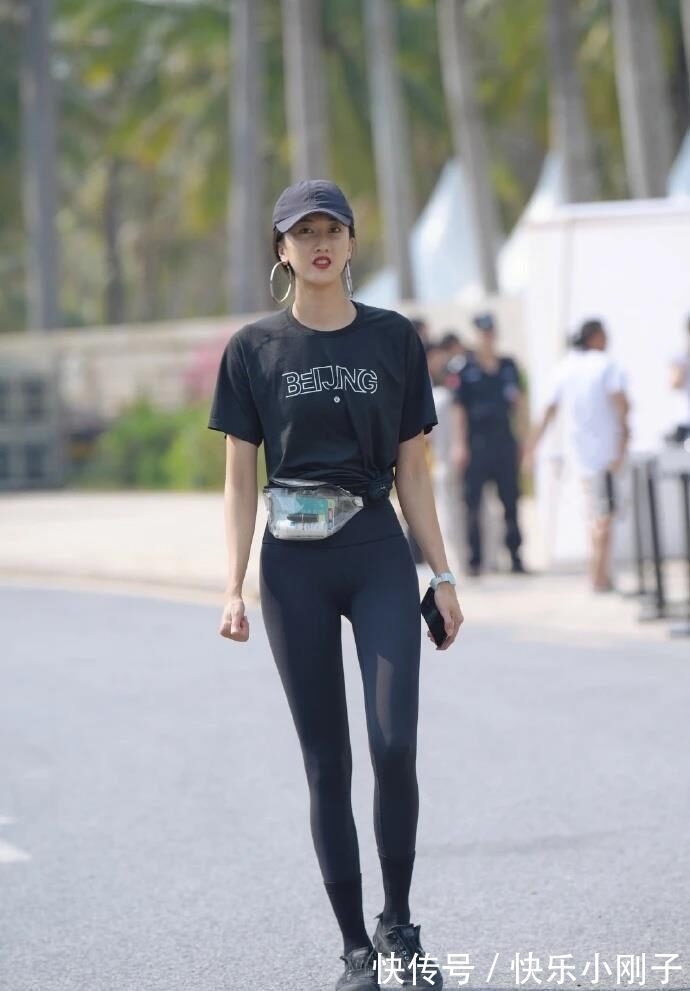 装扮 打底裤装扮让你变得极其有高雅的形象,衬托自己的温婉气质