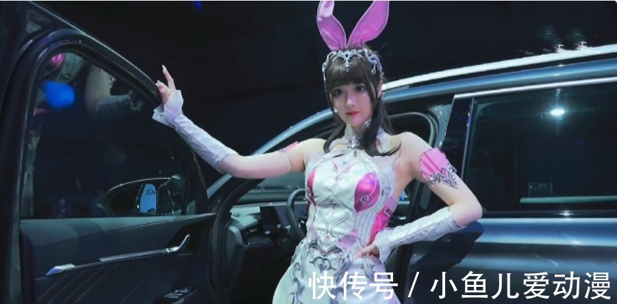 小舞|斗罗大陆:当唐三和小舞变成“车模”,婴儿肥小舞很可爱,唐三却变成杀马特
