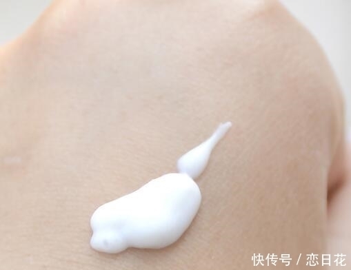 冬天皮肤干燥怎么办?用这3种护肤品,皮肤水嫩不紧绷