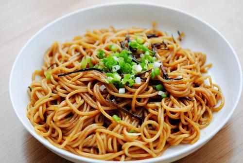 面条这样做太好吃了，一周吃8次不嫌多，家里的大人和小孩都爱吃