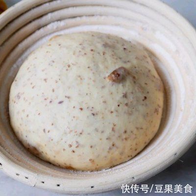 吴宝春|无限次回做的软欧「桂圆全麦面包」