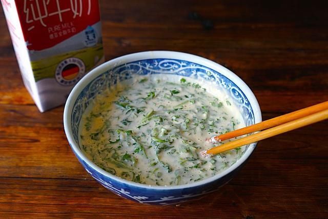 入秋后,多给家人用这菜做早餐饼,味道清香又营养,10分钟全搞定