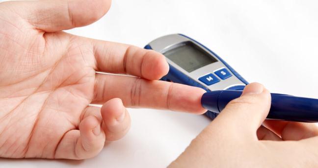 糖尿病肾病|一“尿”知肾,糖尿病患者:抬头看糖,低头看尿