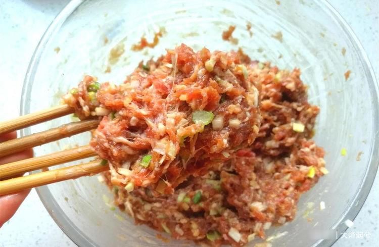 肉馅怎么调好吃，教你“1放1不放”，肉馅鲜嫩多汁，包饺子最好吃