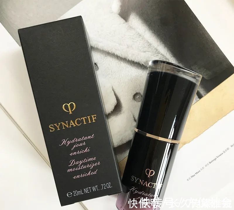 提取 她给粉丝推荐几十块钱的平价产品,浴室里用的却是万元面霜?