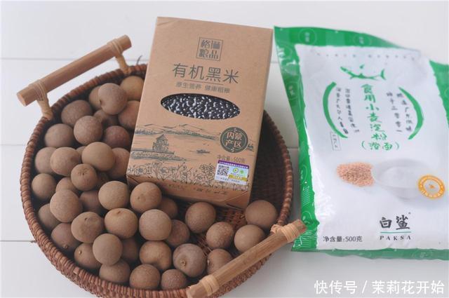 天冷,包子馒头靠边站早上多吃它,锅中一蒸,晶莹剔透香喷喷