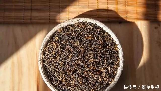 大赤甘|金骏眉属于“红茶中的贵族”, 它的颜色越金越好吗?