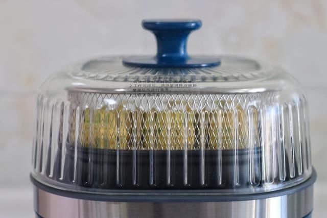  我家炸丸子不用油，照样外酥里嫩，好吃没负担，天天吃都不怕