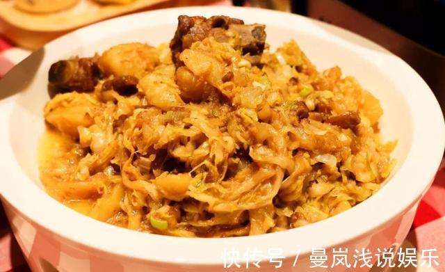 酸菜炒猪耳|让舌尖痛快的美味！教你营养好吃的酸菜炒猪耳，一起来享受美食吧