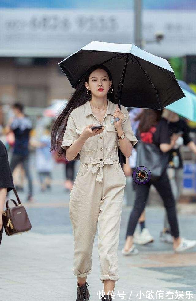 穿搭 瑜伽裤省心穿搭示范,兼顾美感与舒适度,身材匀称